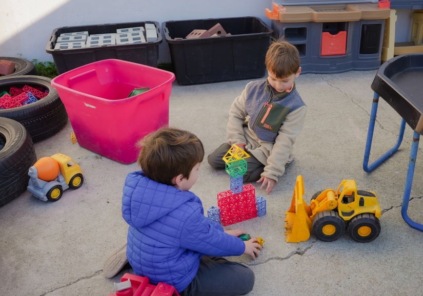 Play-based outdoor childcare environment